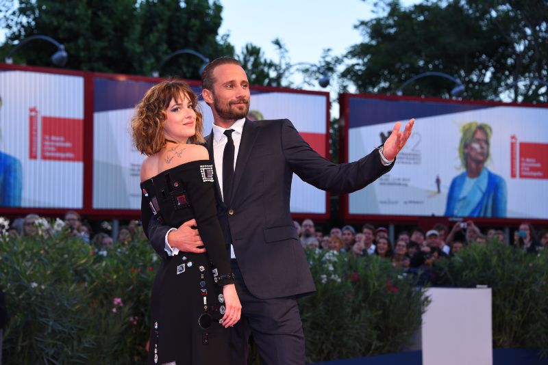 Cegados por el sol : Cobertura de revista Matthias Schoenaerts, Dakota Johnson