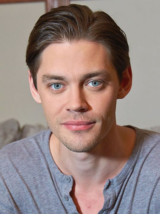 Póster Tom Payne (II)