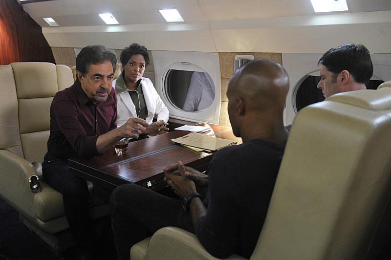 Mentes criminales : Foto Aisha Tyler, Joe Mantegna