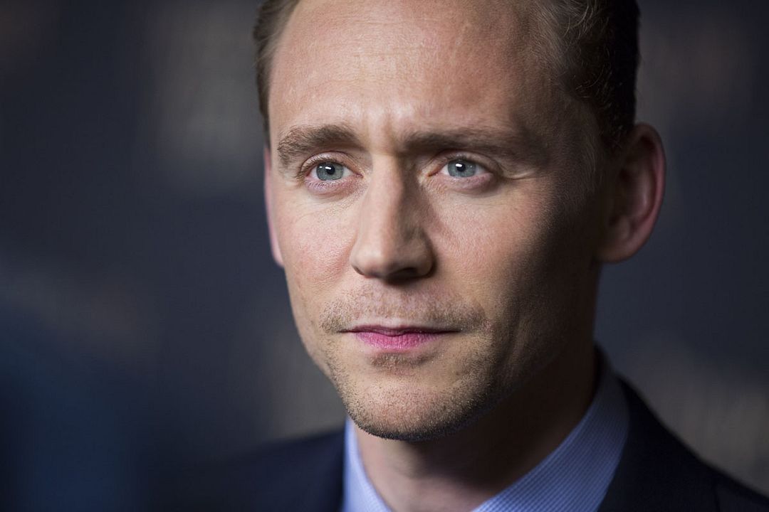 La cumbre escarlata : Cobertura de revista Tom Hiddleston