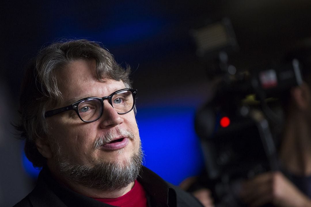 La cumbre escarlata : Cobertura de revista Guillermo del Toro