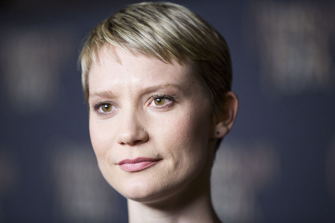 La cumbre escarlata : Cobertura de revista Mia Wasikowska