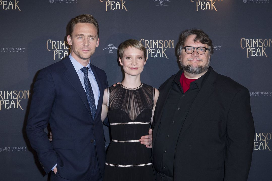 La cumbre escarlata : Cobertura de revista Guillermo del Toro, Tom Hiddleston, Mia Wasikowska
