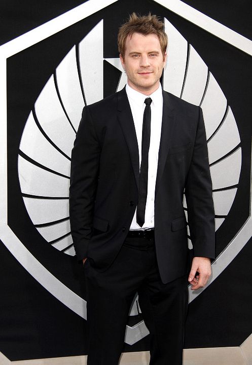 Cobertura de revista Robert Kazinsky