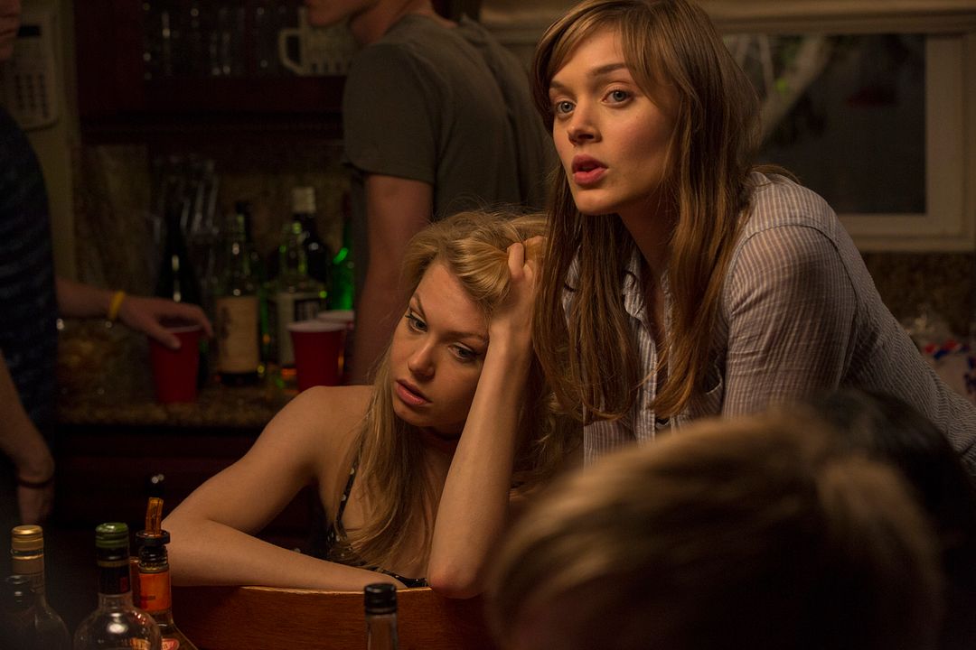 Foto Bella Heathcote, Penelope Mitchell