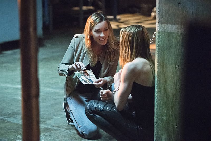 Arrow : Foto Katie Cassidy, Caity Lotz