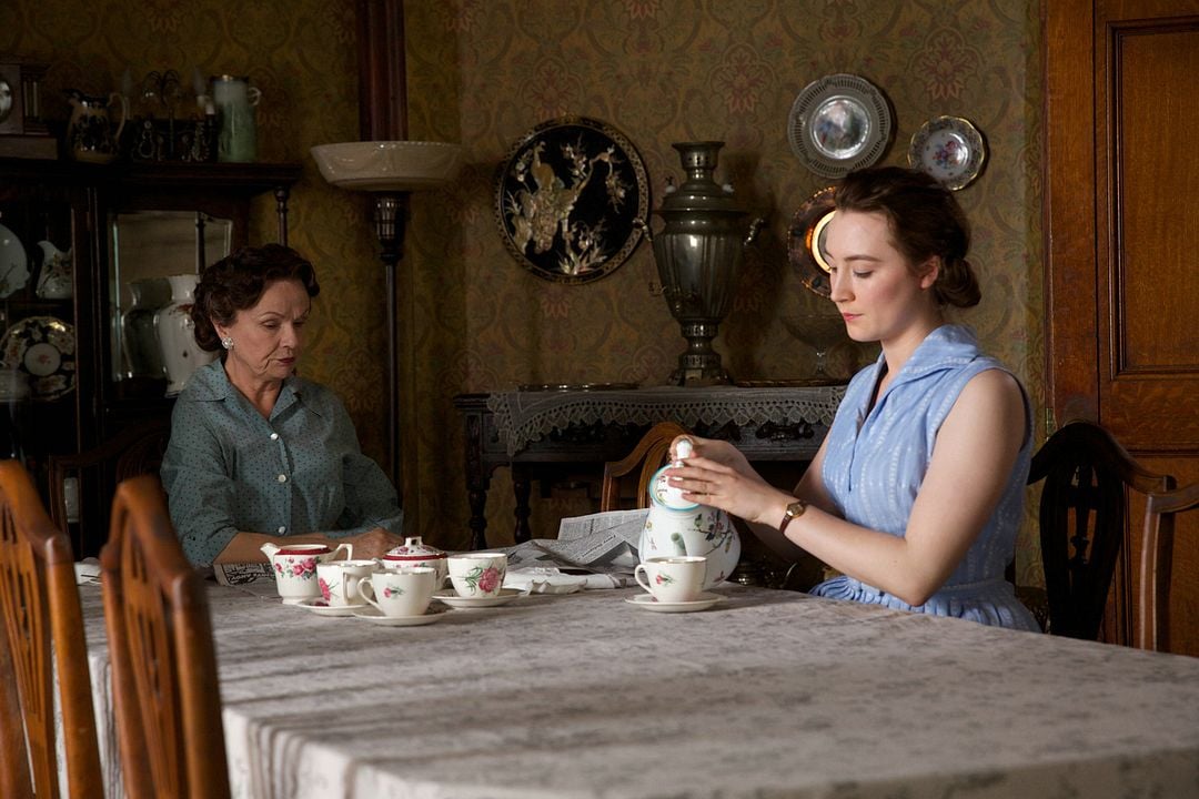 Brooklyn: un nuevo hogar : Foto Julie Walters, Saoirse Ronan