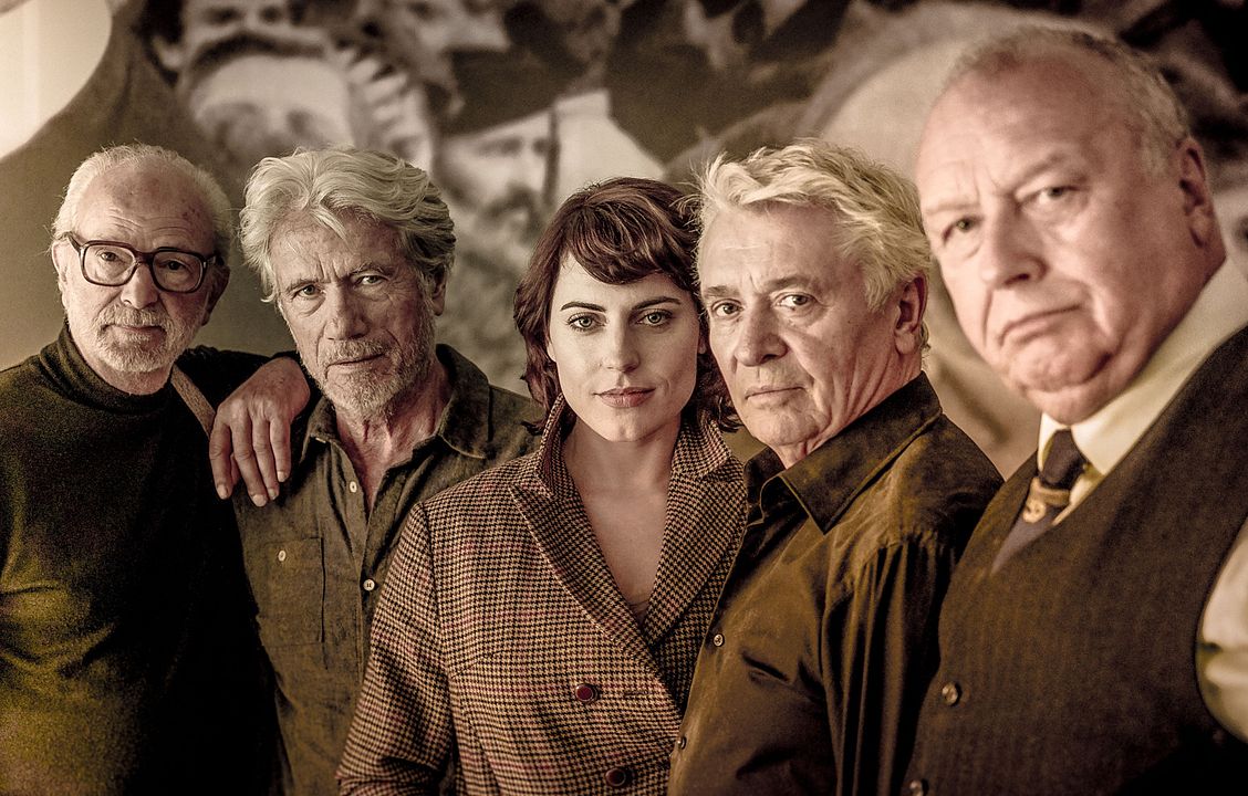 Cobertura de revista Antje Traue