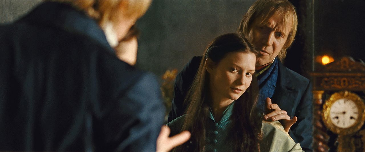 Foto Rhys Ifans, Mia Wasikowska