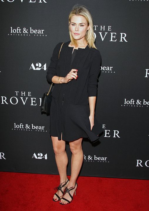 Cobertura de revista Rachael Taylor