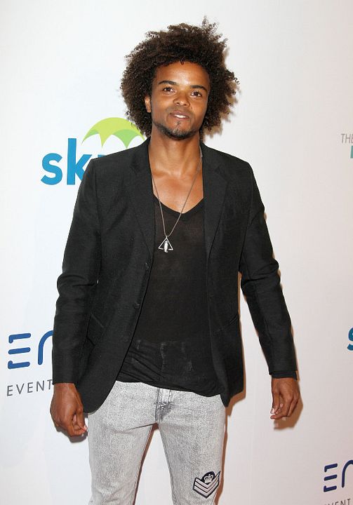 Cobertura de revista Eka Darville