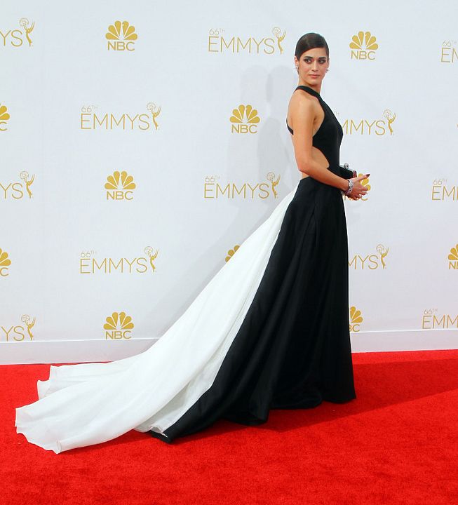 Cobertura de revista Lizzy Caplan