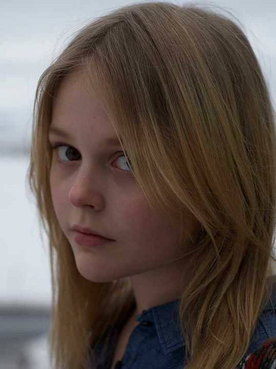 Póster Emily Alyn Lind