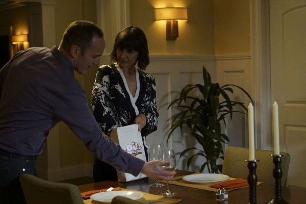 Agentes de S.H.I.E.L.D. : Póster Constance Zimmer, Clark Gregg