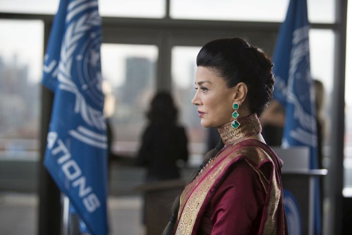 La expansión : Foto Shohreh Aghdashloo