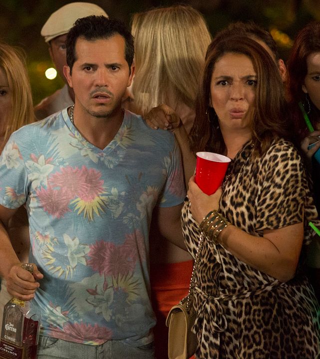 Hermanas : Foto John Leguizamo, Maya Rudolph