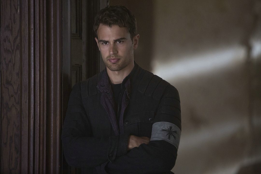 Divergente: Leal : Foto Theo James