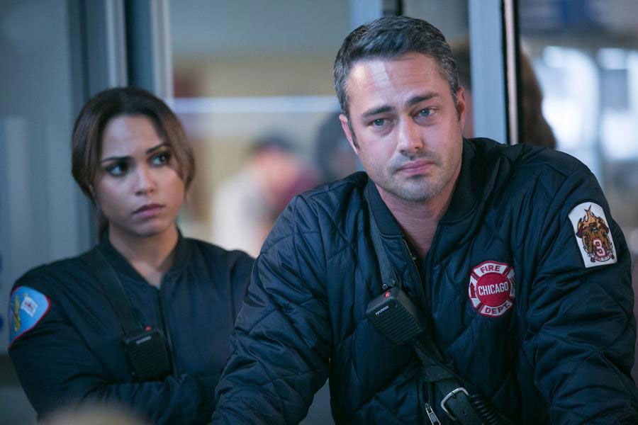 Chicago Med : Foto Taylor Kinney, Monica Raymund