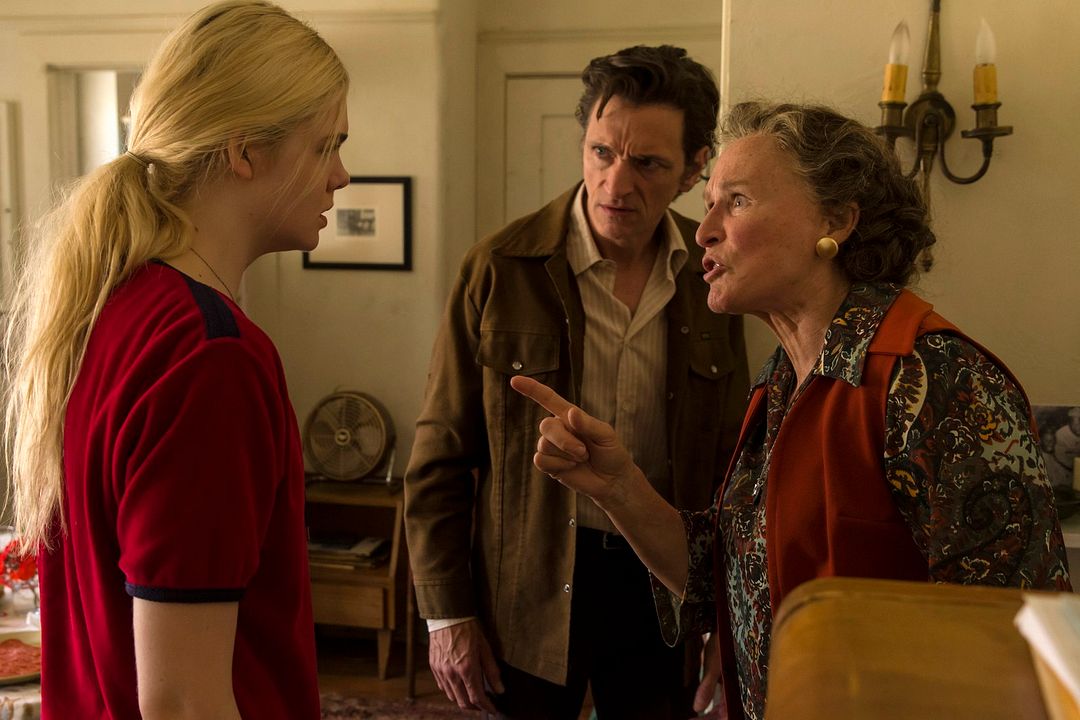 Foto John Hawkes, Glenn Close, Elle Fanning