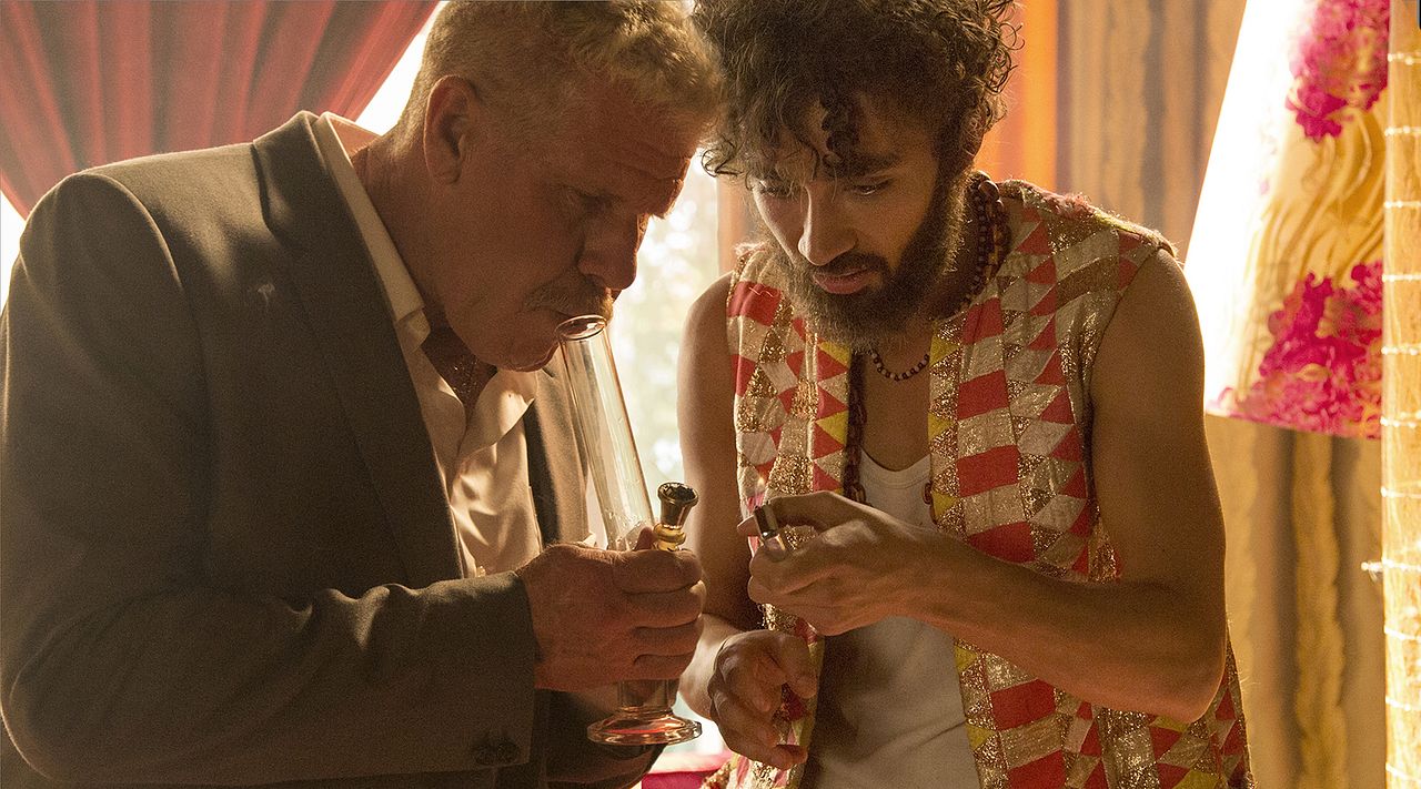 Foto Robert Sheehan, Ron Perlman
