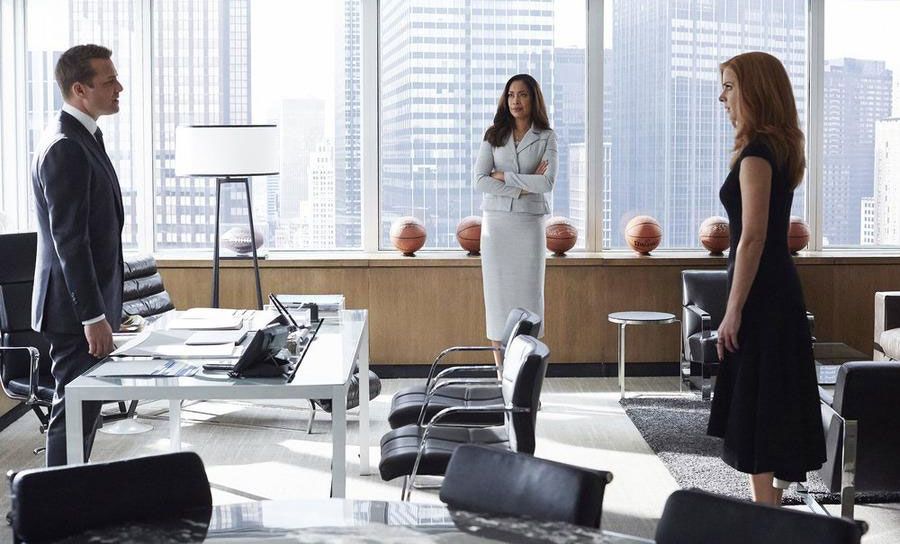Suits : Foto Sarah Rafferty, Gabriel Macht, Gina Torres