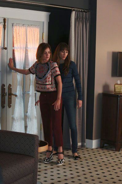 Pretty Little Liars : Foto Troian Bellisario, Lucy Hale