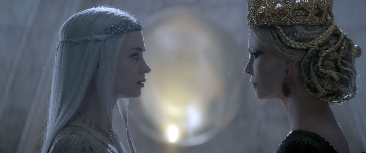 El cazador y la reina del hielo : Foto Emily Blunt, Charlize Theron