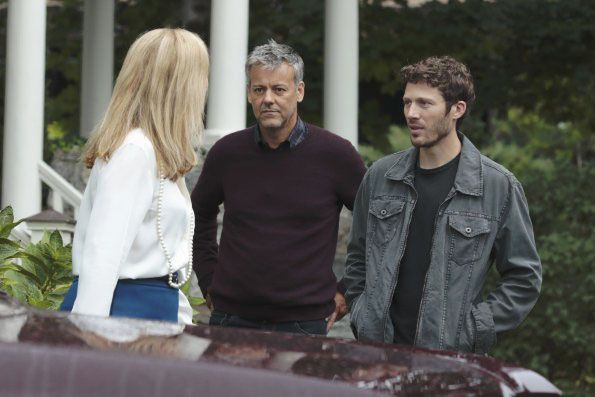 Foto Rupert Graves, Zach Gilford