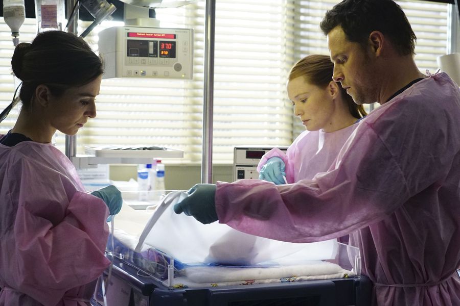 Grey's Anatomy : Foto Caterina Scorsone, Samantha Sloyan, Justin Chambers (I)