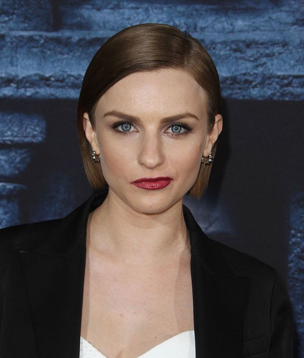 Cobertura de revista Faye Marsay