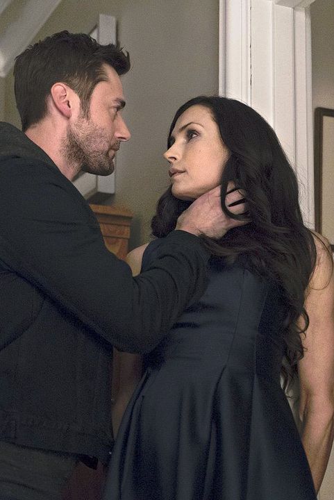 The Blacklist : Foto Ryan Eggold, Famke Janssen