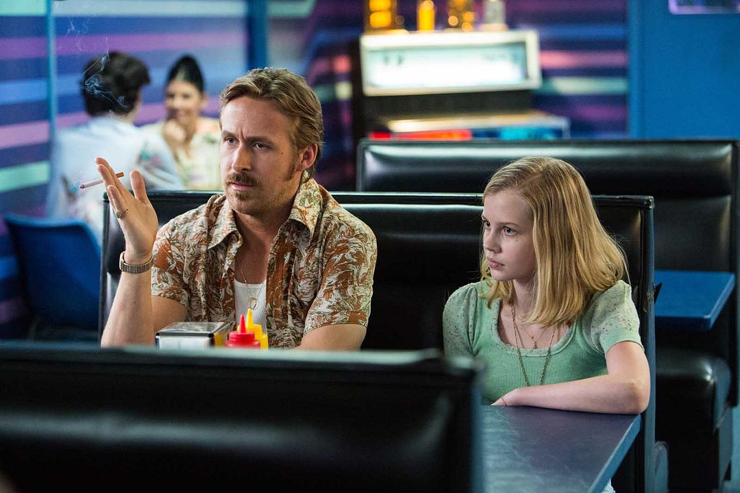 Dos tipos peligrosos : Foto Ryan Gosling, Angourie Rice