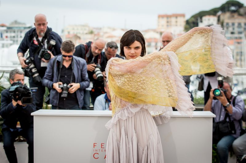 La bailarina : Cobertura de revista