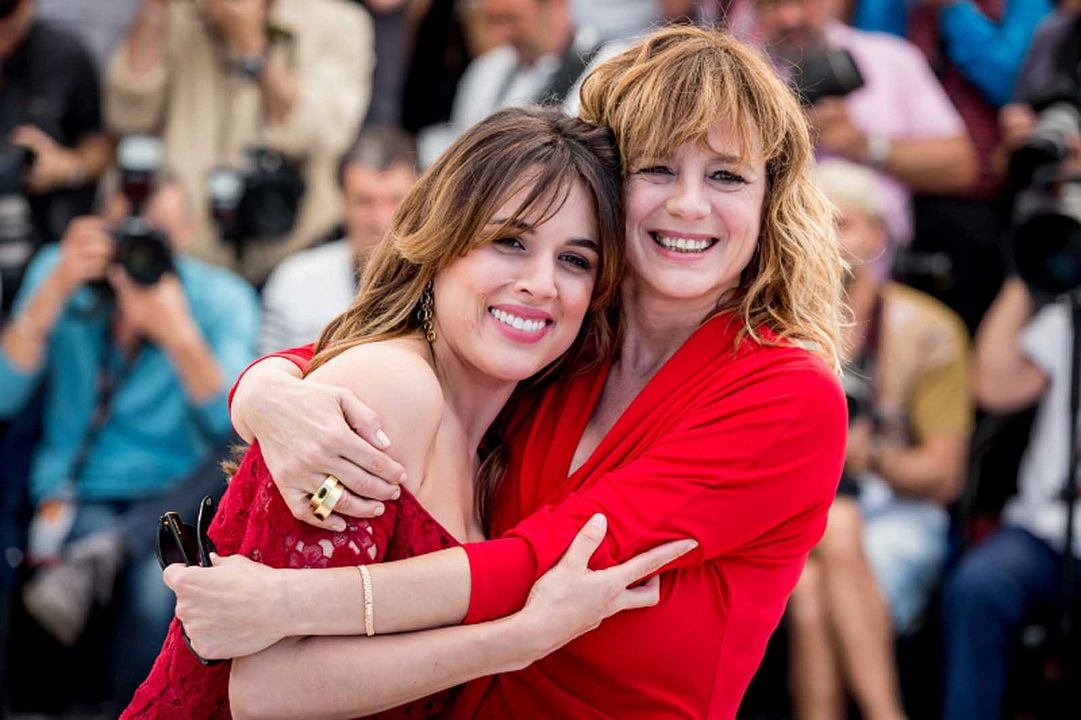 Julieta : Cobertura de revista Adriana Ugarte, Emma Suárez