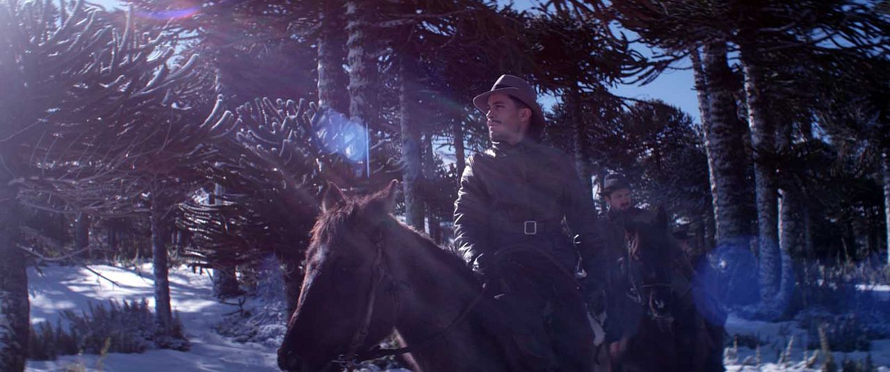 Neruda : Foto Gael García Bernal