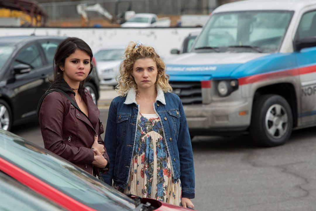 Los principios del cuidado : Foto Selena Gomez, Megan Ferguson