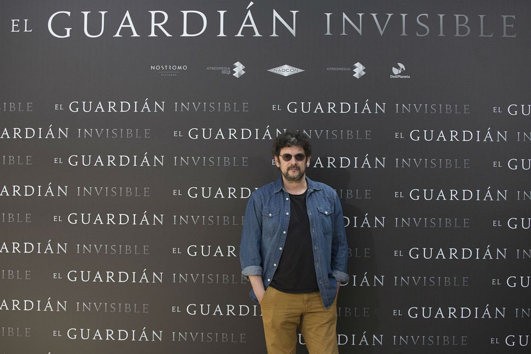 El guardian invisible : Cobertura de revista Manolo Solo