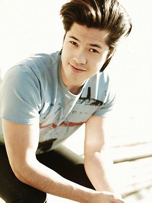 Póster Ross Butler