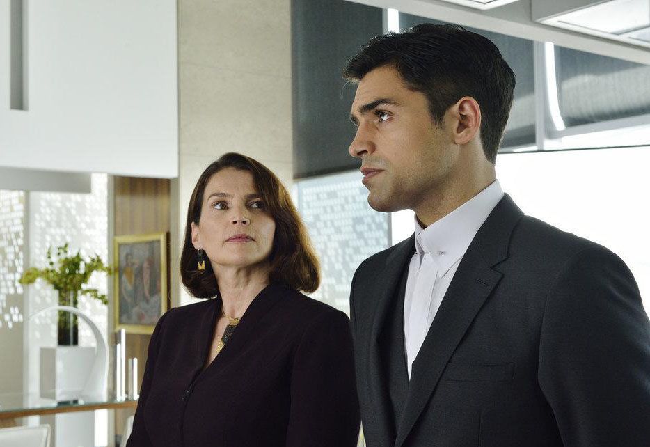 Foto Julia Ormond, Sean Teale