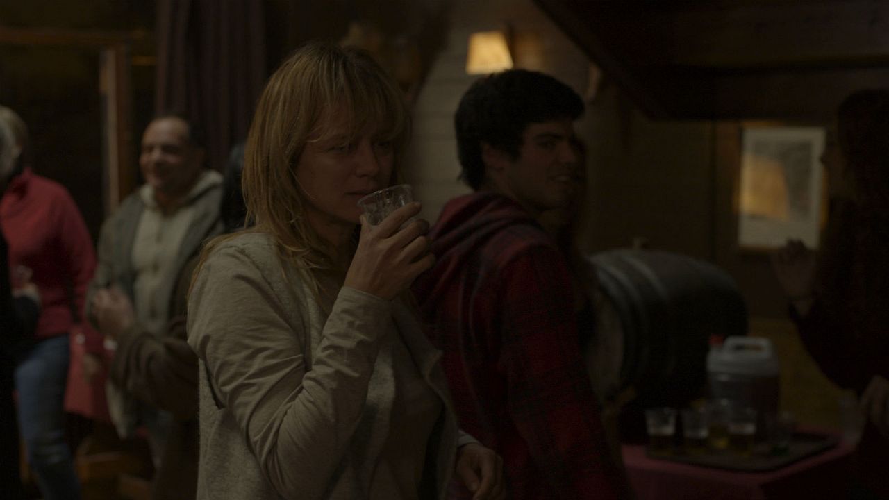 La próxima piel : Foto Emma Suárez, Àlex Monner