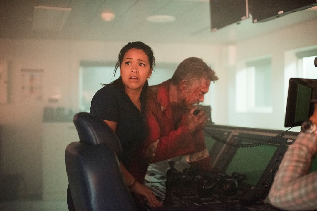 Horizonte profundo : Foto Kurt Russell, Gina Rodriguez