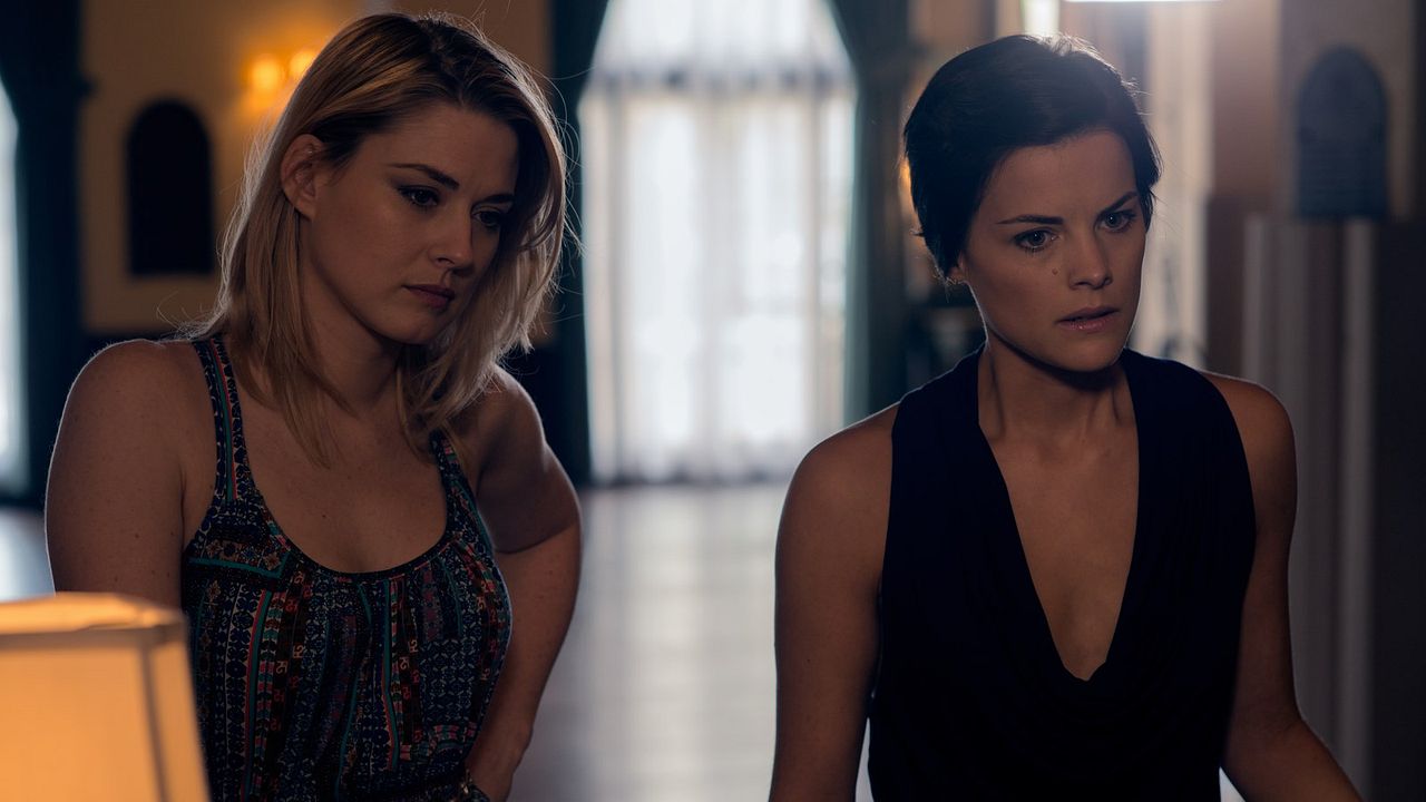 Obsesión : Foto Alexandra Breckenridge, Jaimie Alexander