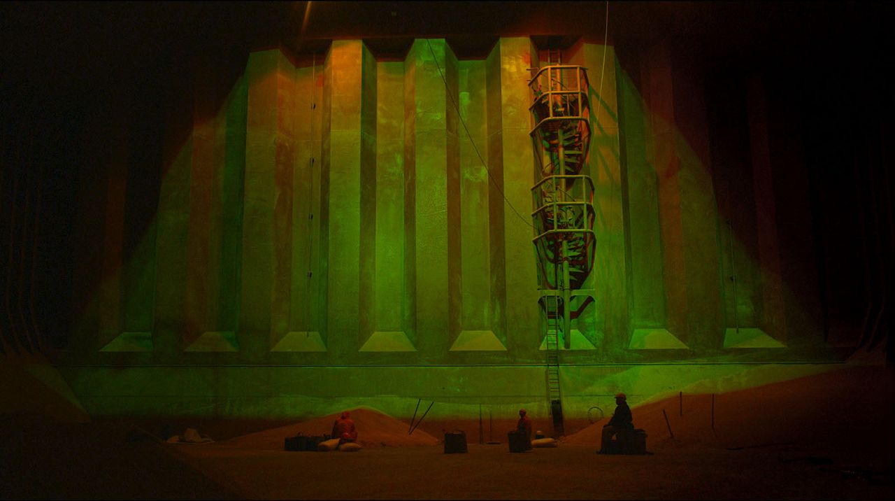 Dead Slow Ahead : Foto