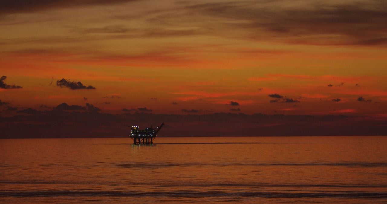 Dead Slow Ahead : Foto