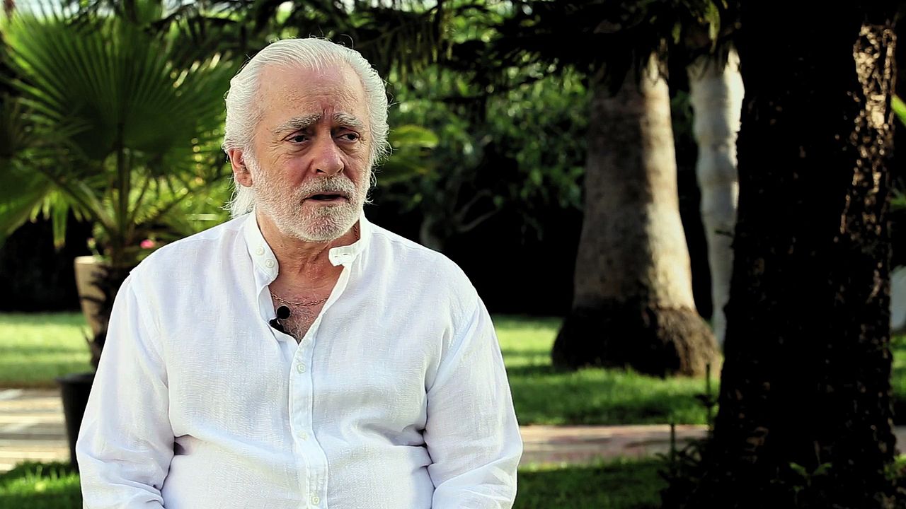 Acariciando el aire. Matilde Coral : Foto