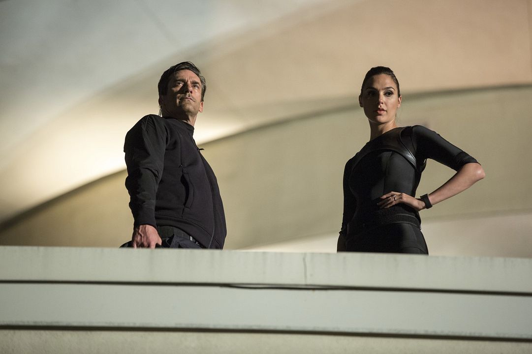 Espiando a los vecinos : Foto Jon Hamm, Gal Gadot