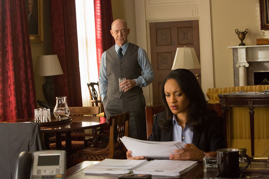 El Contador : Foto Cynthia Addai-Robinson, J.K. Simmons