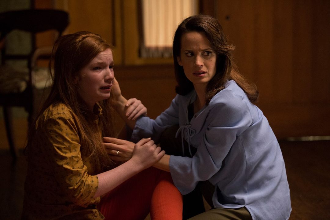 Ouija: El origen del mal : Foto Elizabeth Reaser, Annalise Basso