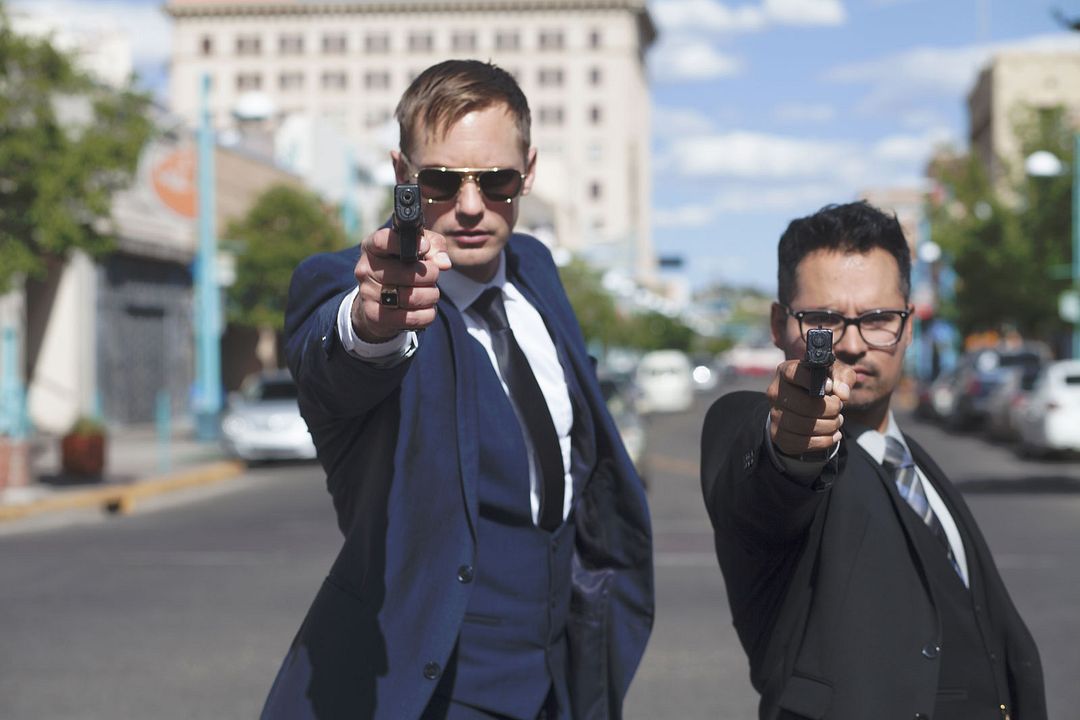 Foto Alexander Skarsgård, Michael Peña