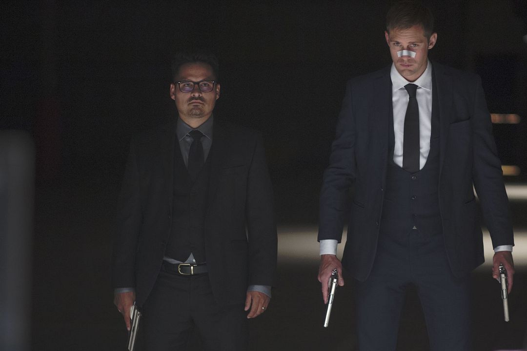 Foto Alexander Skarsgård, Michael Peña